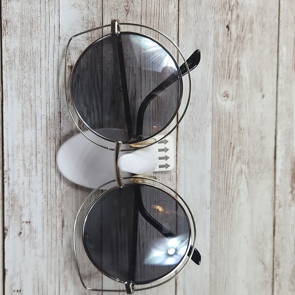 Fashion Sunglasses, round with wire rims!!! - Picture 2 of 3